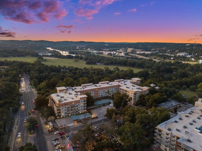 Primary Photo - 1900 Barton Springs Rd