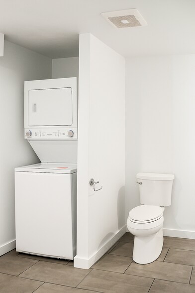 Building Photo - 548 Main St