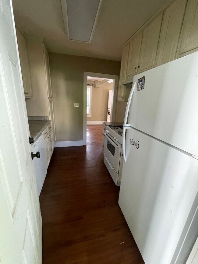 Building Photo - 2 Bedroom Apartment in Highland!
