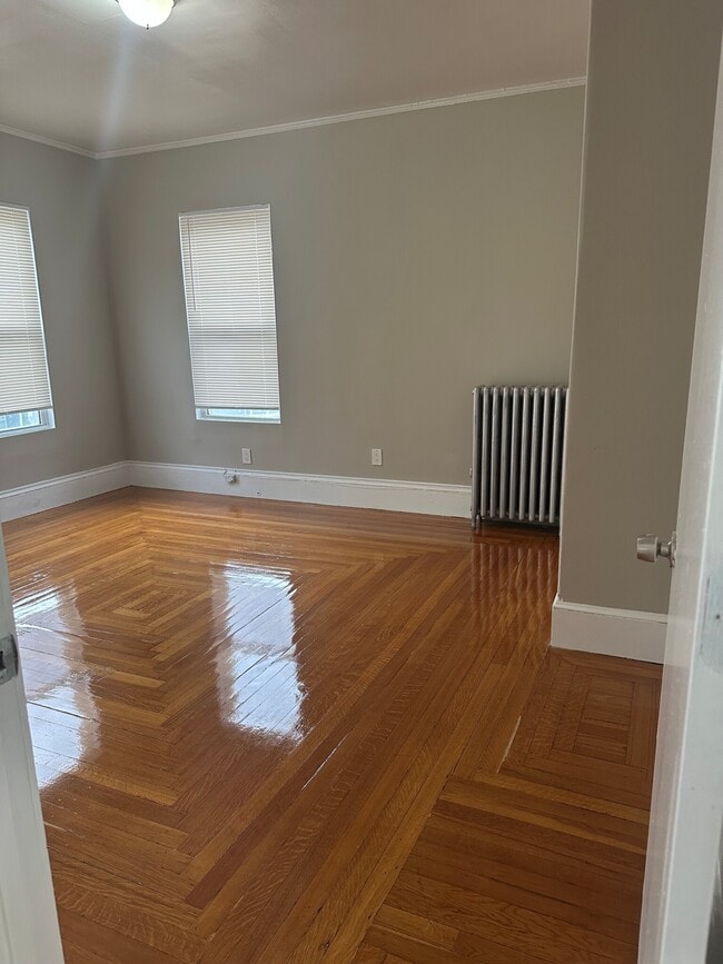 Building Photo - 33 Algonquin St