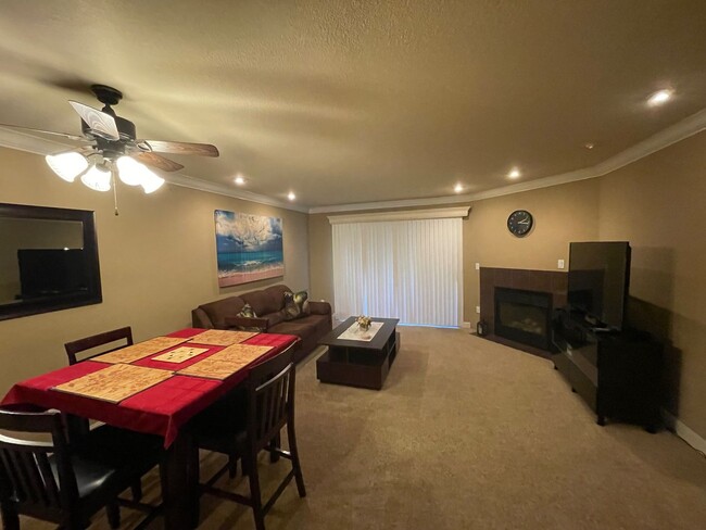 Building Photo - Gorgeous Spacious 1 bedroom with separate ...