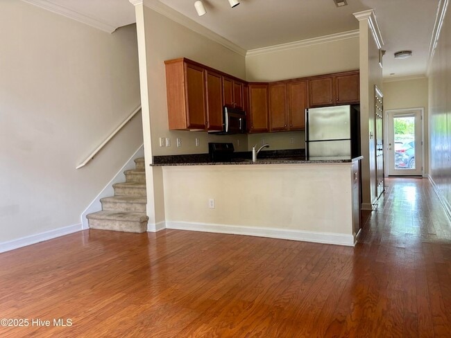 Building Photo - 1617 Shoreline Pl