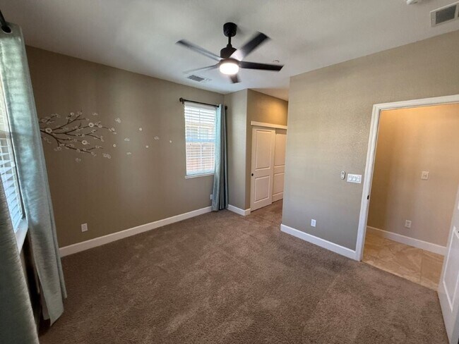 Building Photo - Newer Modern 4 Bedroom 3.5 Bath w/ Bedroom...