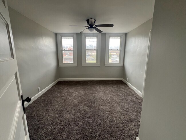 Building Photo - 1414 W Main St