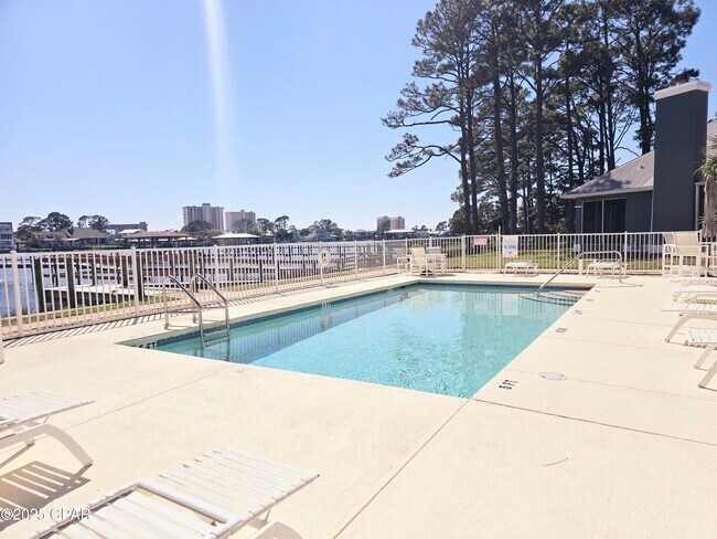 Building Photo - 7009 N Lagoon Dr