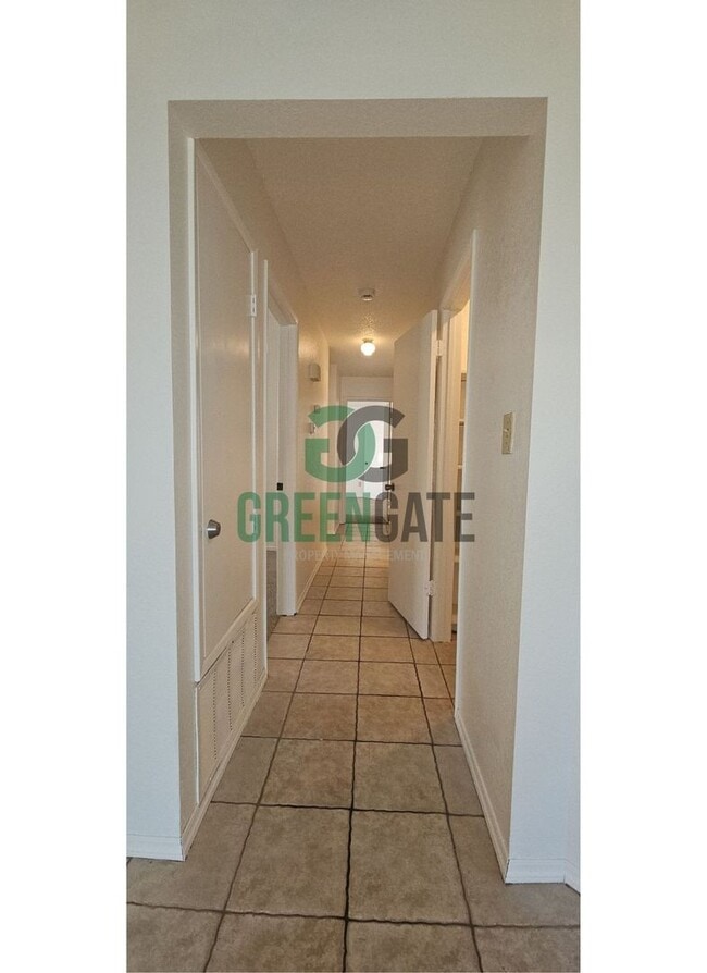 Building Photo - 3 BEDROOM 2 BATH HOME MOVE IN READY IN North MODESTO!