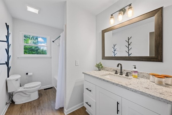 Bathroom 1 - 1220 Franklin Dr