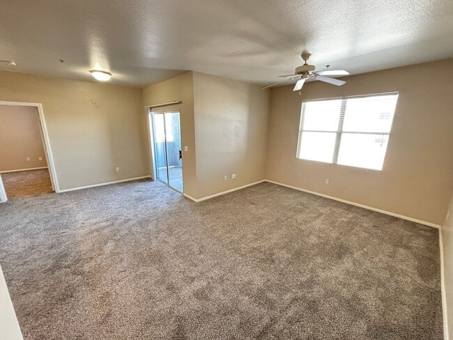 Building Photo - Beautiful 2 bedroom 2 bath condo