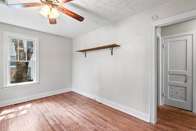 Building Photo - 5617 Lee Ave