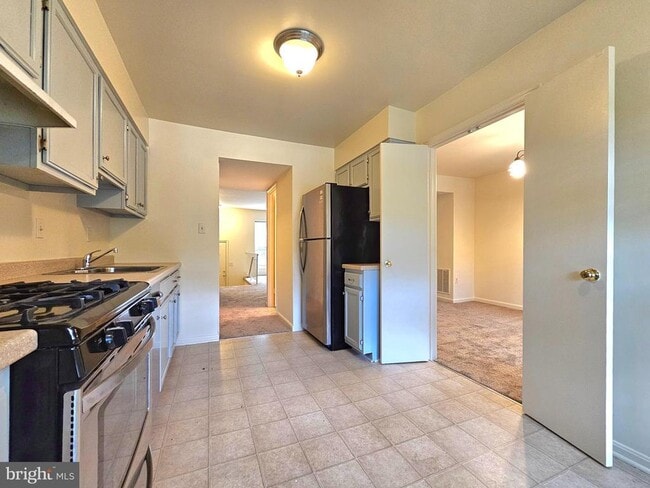 Building Photo - 4802 Treasure Ct