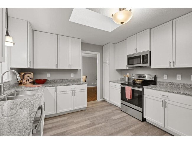 Building Photo - 4901 Larkspur Ln