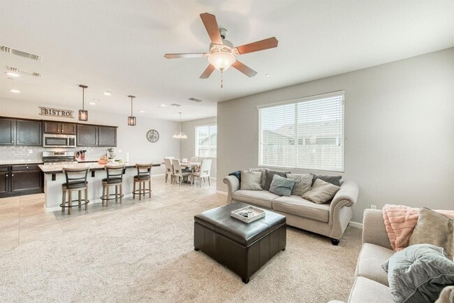 Building Photo - Beautiful 4 Bedroom 2.5 Baths in Clovis