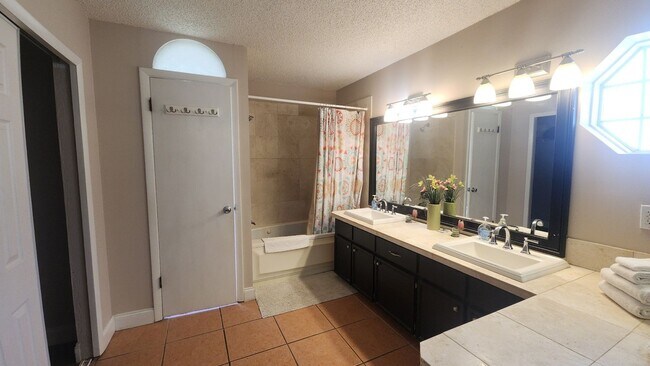 Building Photo - The Woodlands of Palm Coast- FURNISHED- 4 Bedroom 2 Bath- Long Term