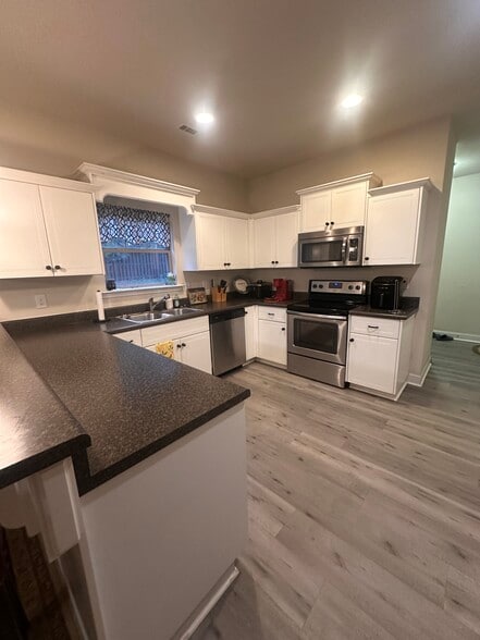 Building Photo - 505 Cranberry Cir