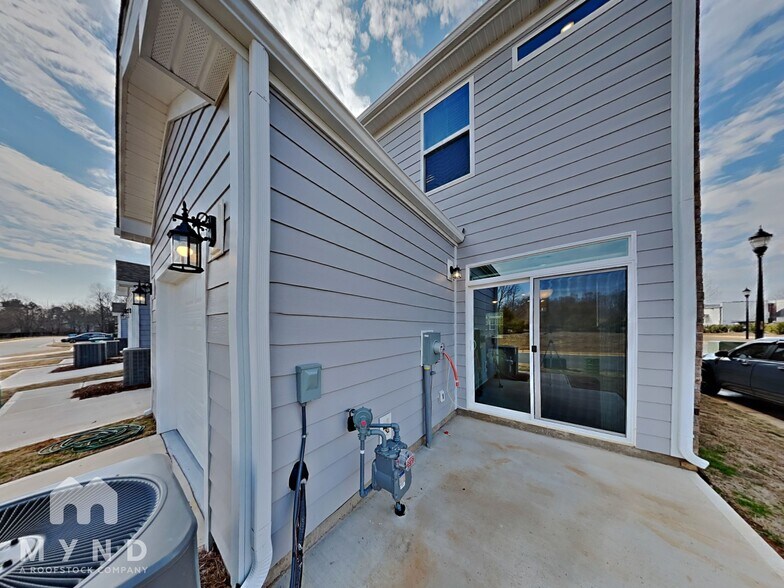 Building Photo - 5541 Stafford Rd