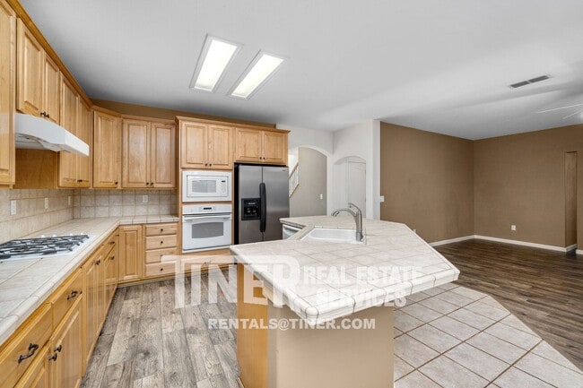 Building Photo - 6530 Aster Ct