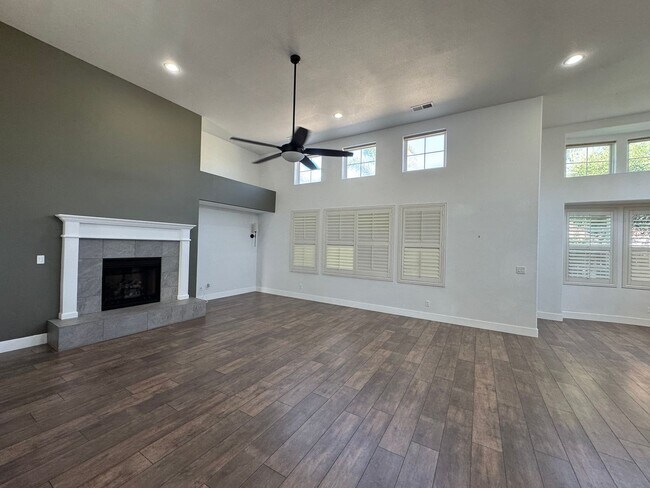 Building Photo - Welcome to the Quail Lake Gated Community!!!