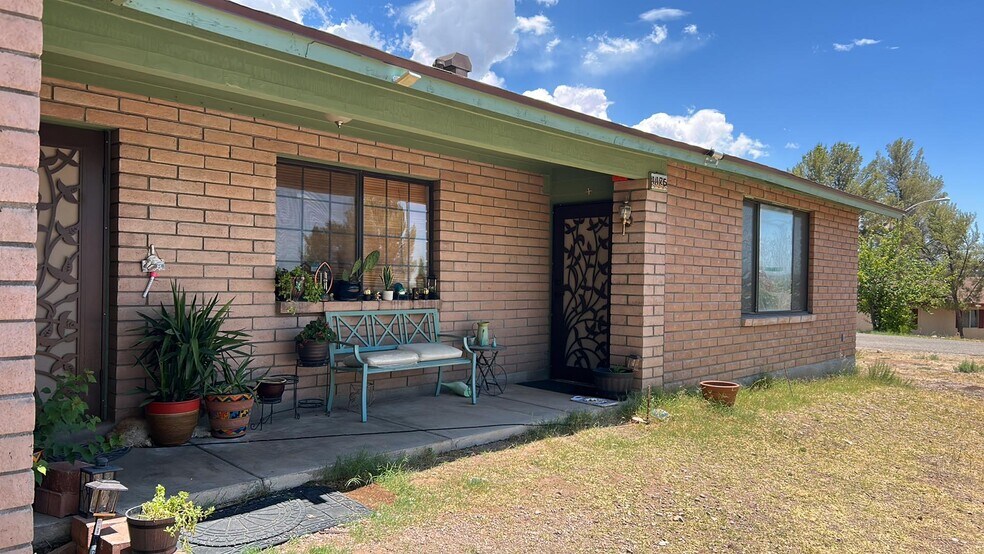 Building Photo - 1175 Avenida Gandara