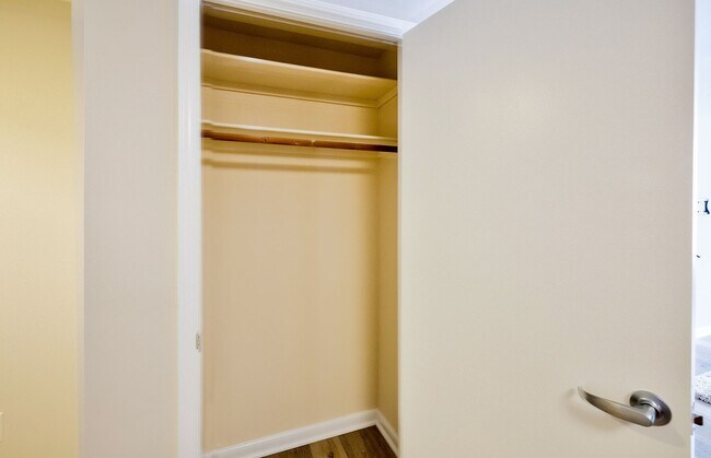 Building Photo - Modern Comfort 2BD/1BTH  in Navy Yard & So...