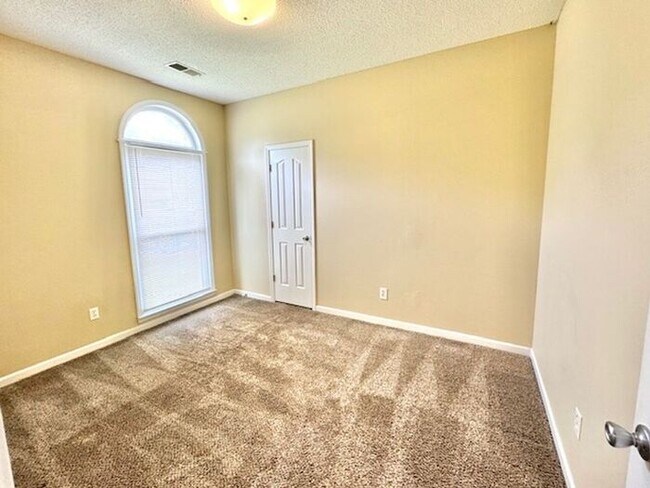 Building Photo - Now Leasing A Spacious 3-Bedroom 2 Bath Ho...