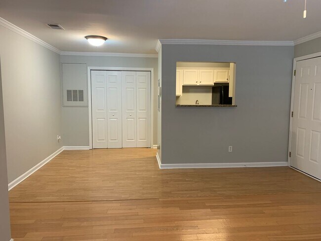 Building Photo - 2308
