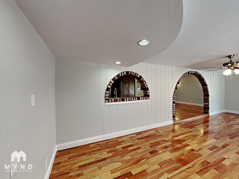 Building Photo - 7052 Acorn Ct