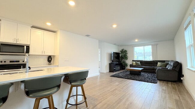 Building Photo - 213 Links Ter Blvd