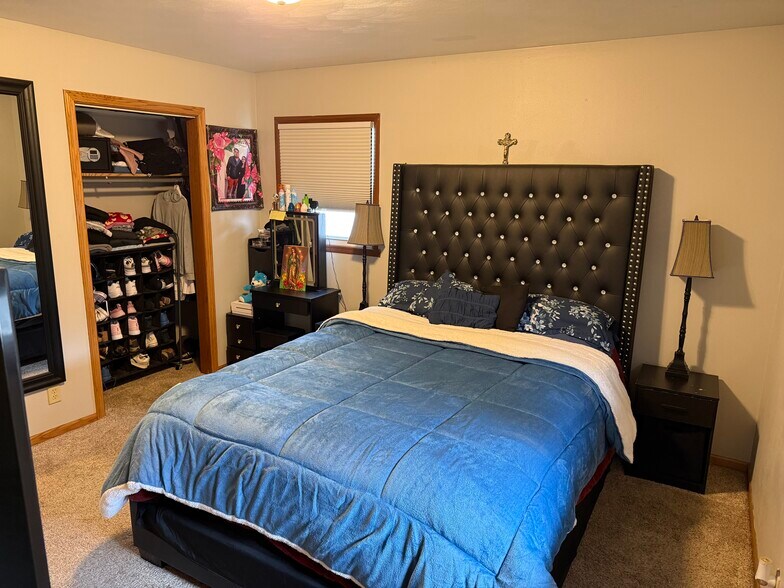 Building Photo - 2225 Yount St