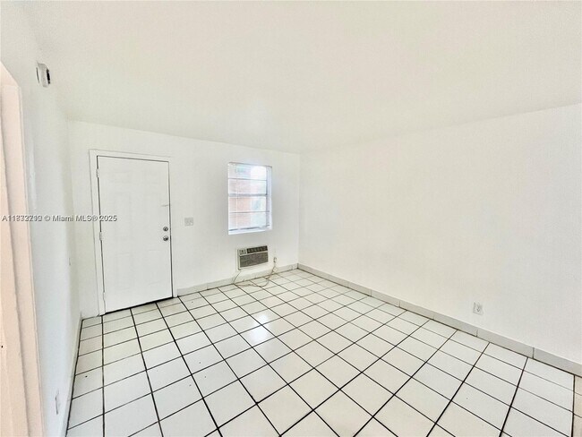 Building Photo - 701 NW 7th Ave