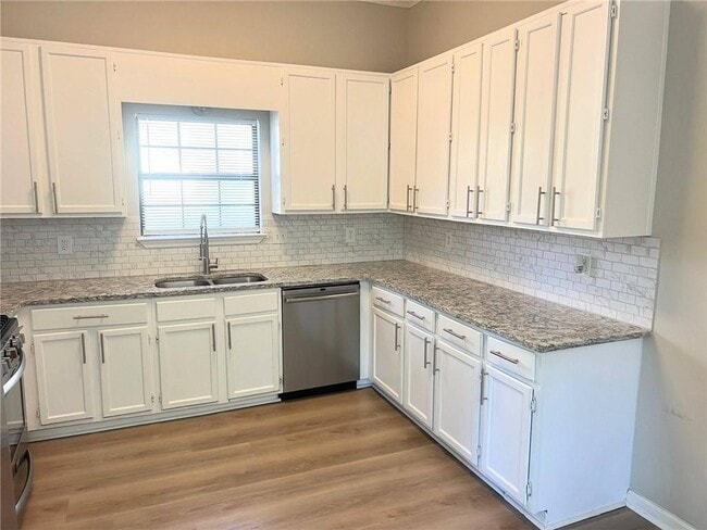 Building Photo - 2961 Hawk Ct SE