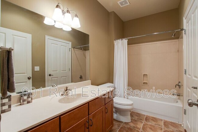 Building Photo - 614 Tennessee St