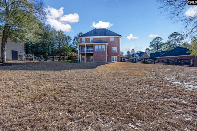 Building Photo - 120 Pinehurst Ct