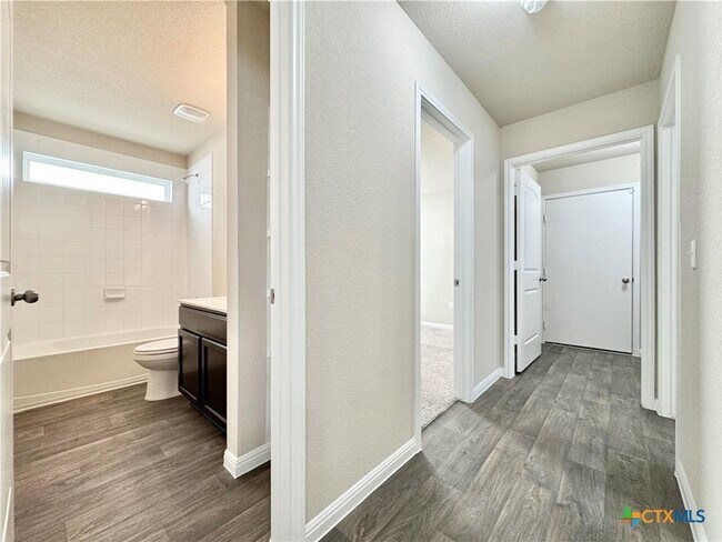 Building Photo - 224 Yoakum St