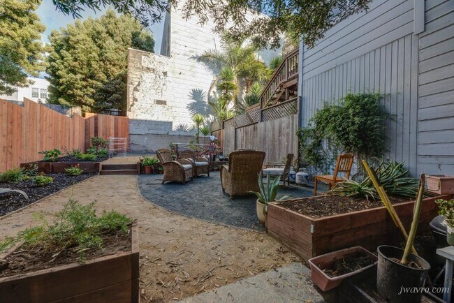 Building Photo - 622 Haight St