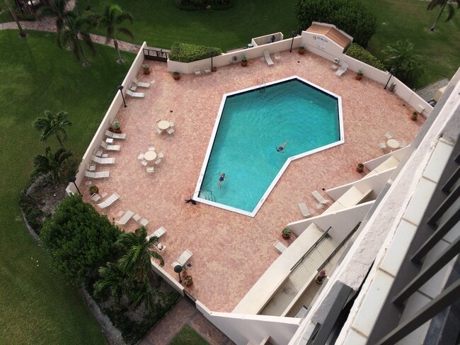 Building Photo - 5200 N Flagler Dr