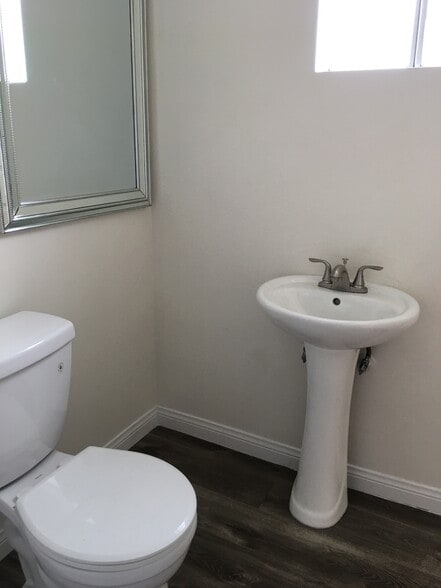 Building Photo - 5329 Fountain Ave