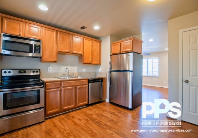 Primary Photo - 2145 Bolton Rd NW