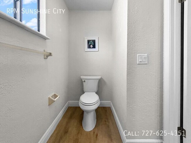 Building Photo - 2505 Bay Blvd