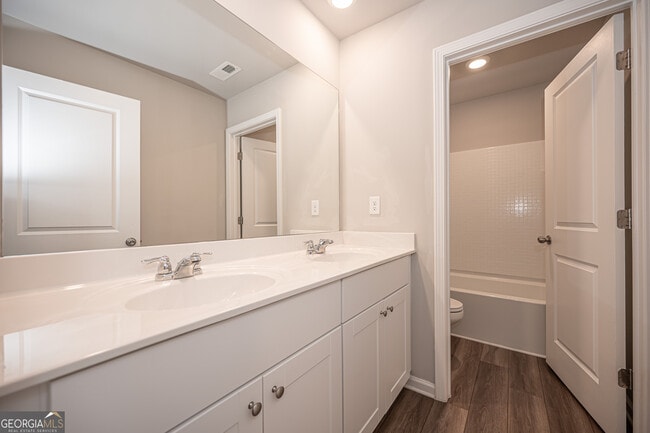 Building Photo - 76 Blue River Ct