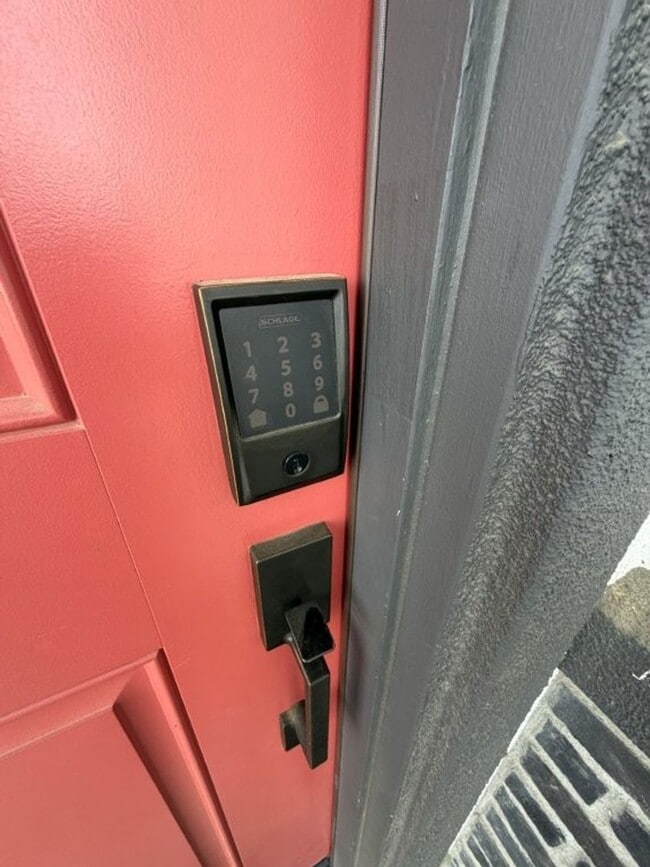 Building Photo - Newer 4 Bed / 2.5 Bath Home in Spring Lake | Owned Solar | Prime Location