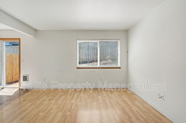 Building Photo - 5262 Springcrest Dr S