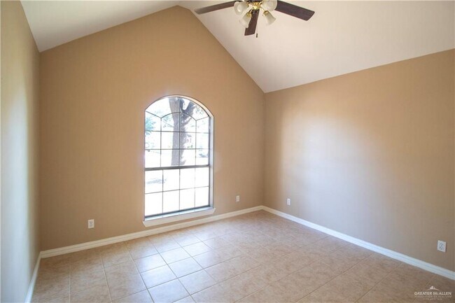 Building Photo - 11 Fawn Cir