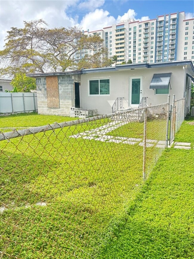 Building Photo - 2951 SW 23rd St