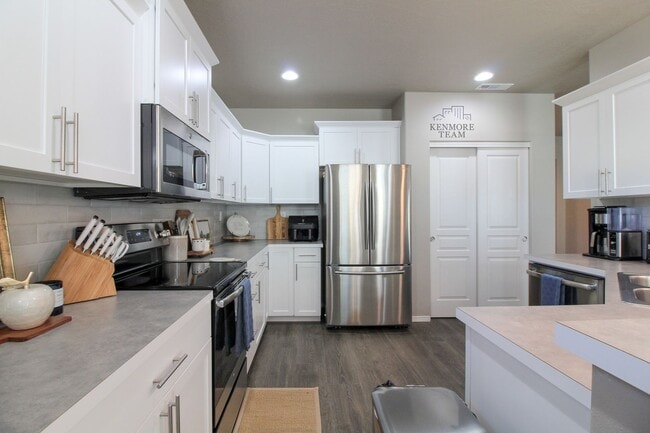 Building Photo - FURNISHED: 3 Bedroom, 2 Bath Home in South Richland