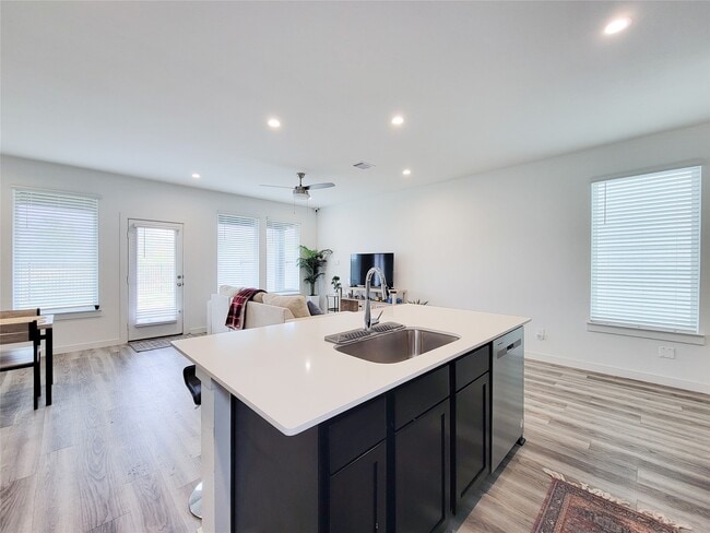 Building Photo - 3223 Creston Gate Dr