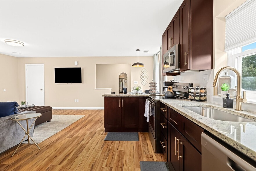 Building Photo - 18377 Sharon Ln