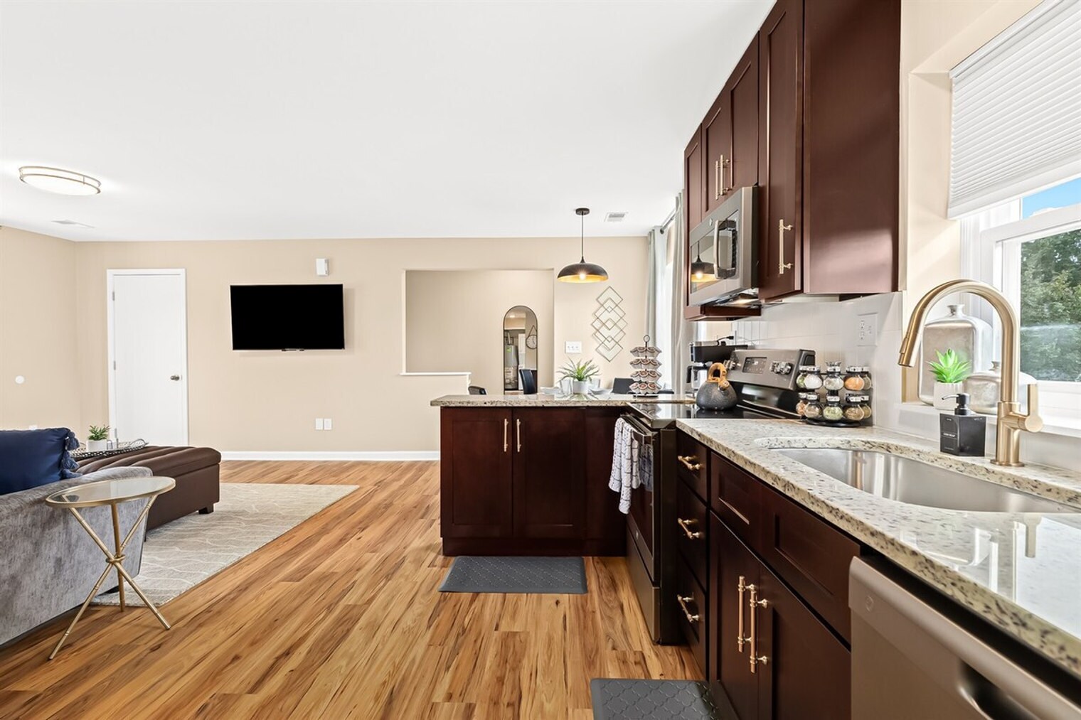 Building Photo - 18377 Sharon Ln