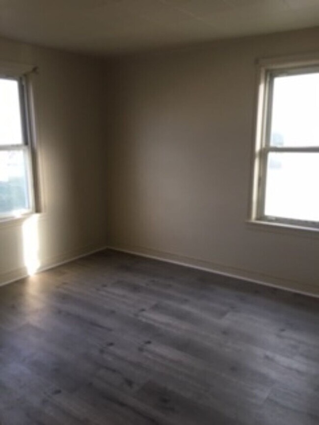 Building Photo - Future Rental! Single Family 2 Bedroom, Ya...