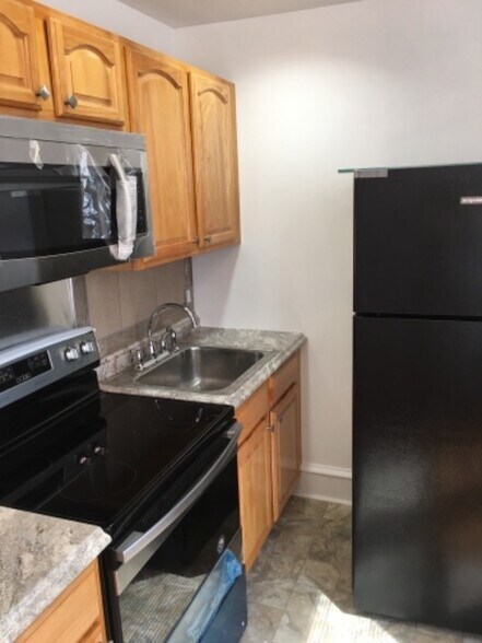 Building Photo - 1535 Sellers St