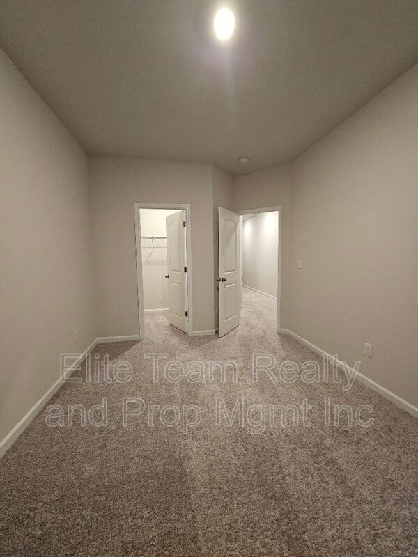 Building Photo - 5416 Kinsbridge Dr